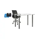 Mesa de Vidrio Patas de Metal 1010202312 Transparente/Aluminio + Silla para Oficina con Malla Vorttek 892 Plastica + Cojin De Gel Ergonomico